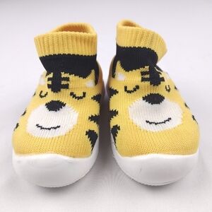 NWOT Engtoy Tiger Knit Upper Slip On Shoes Size  4.5